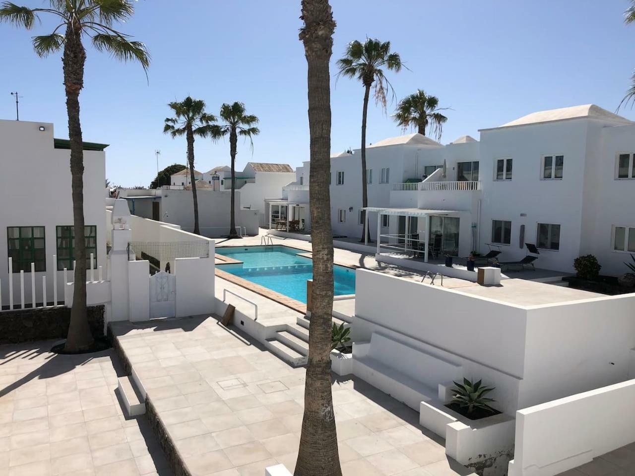 Sea Breeze With Shared Pool And Near The Beach Apartment Costa Teguise Exterior photo