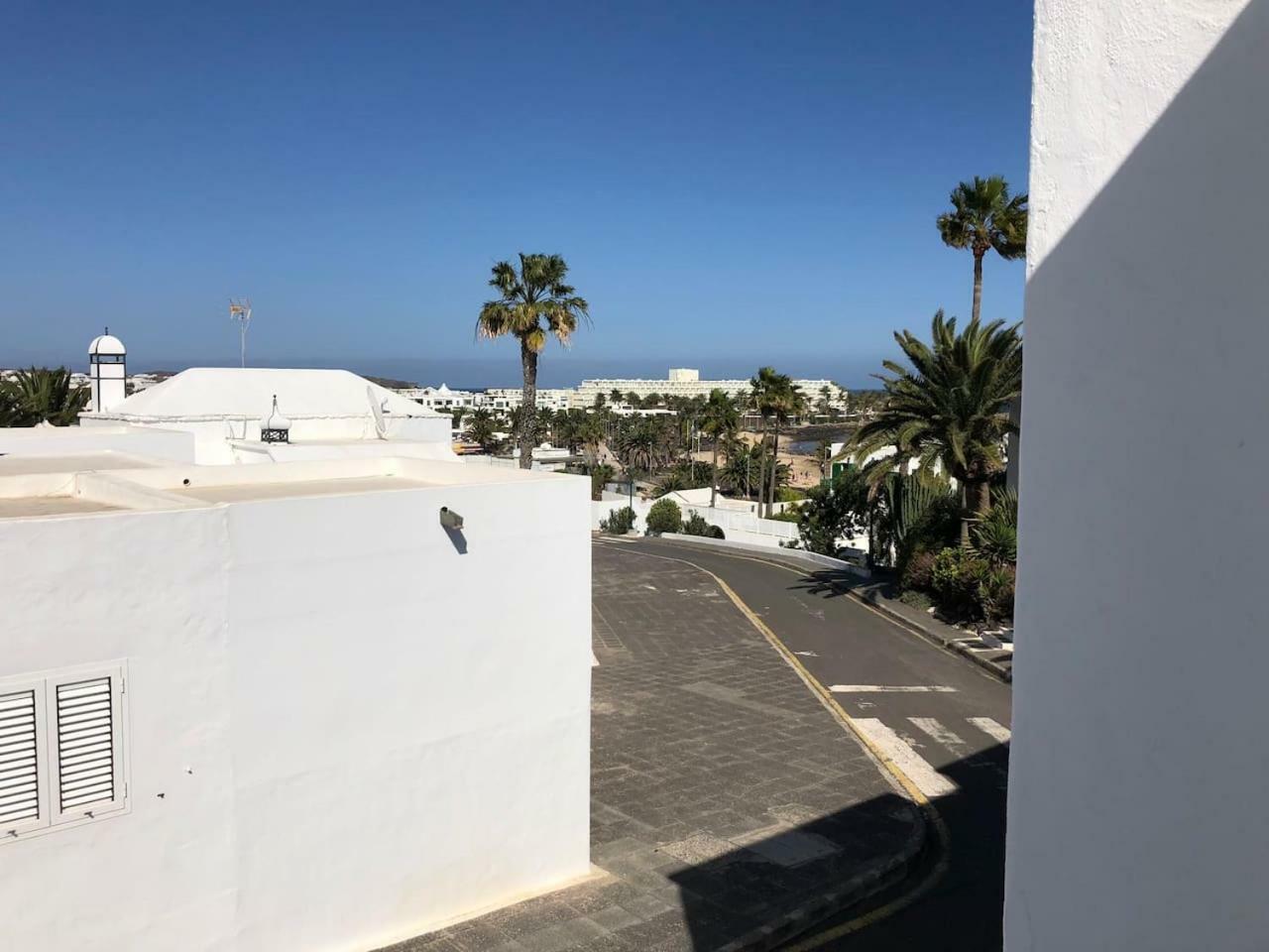 Sea Breeze With Shared Pool And Near The Beach Apartment Costa Teguise Exterior photo